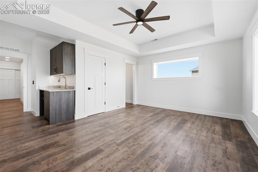 Image 46 of 50: Living Room