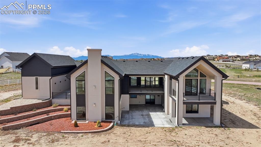 Image 7 of 50: Back of Structure