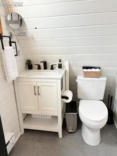 Image 15 of 36: Bathroom