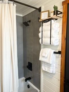 Image 16 of 36: Bathroom