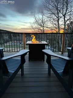 Image 25 of 36: Deck