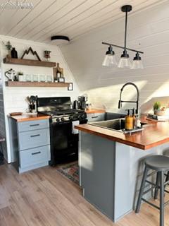 Image 5 of 36: Kitchen