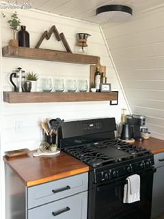 Image 6 of 36: Kitchen