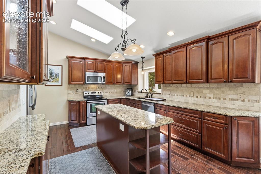 Image 11 of 44: Kitchen