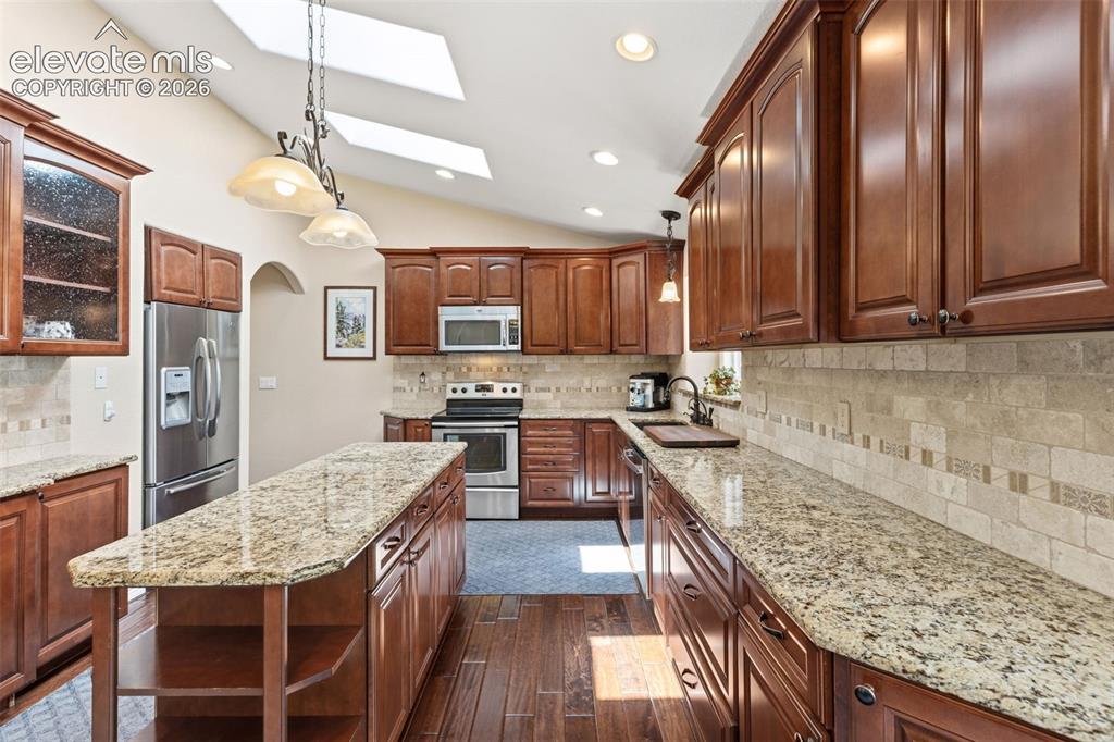 Image 12 of 44: Kitchen
