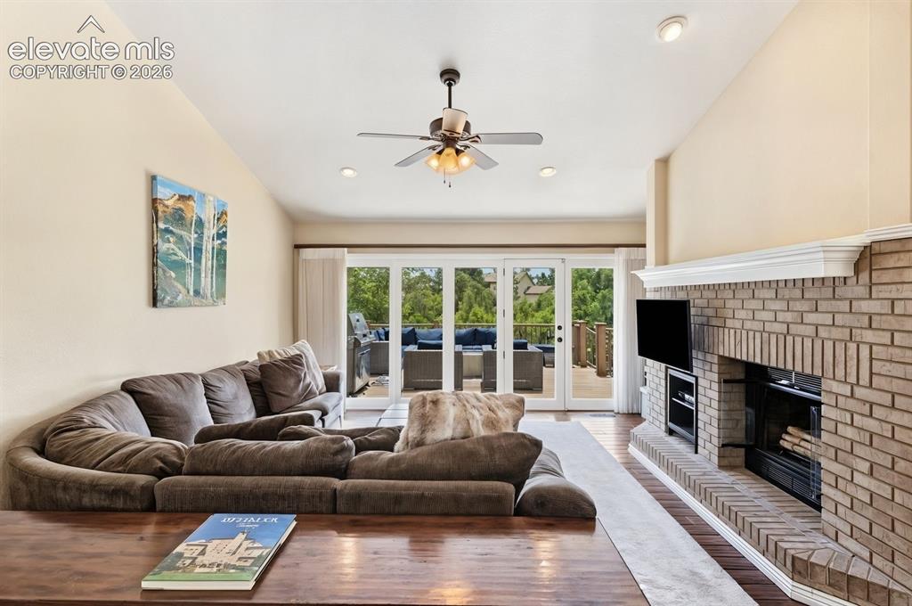 Image 16 of 44: Living Room