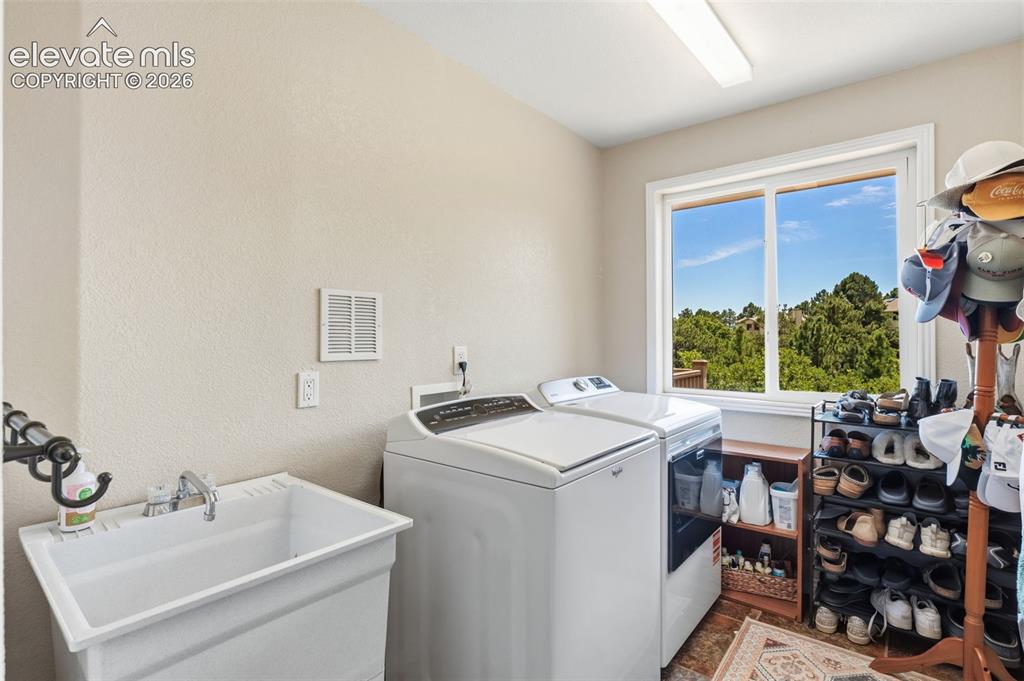 Image 19 of 44: Laundry