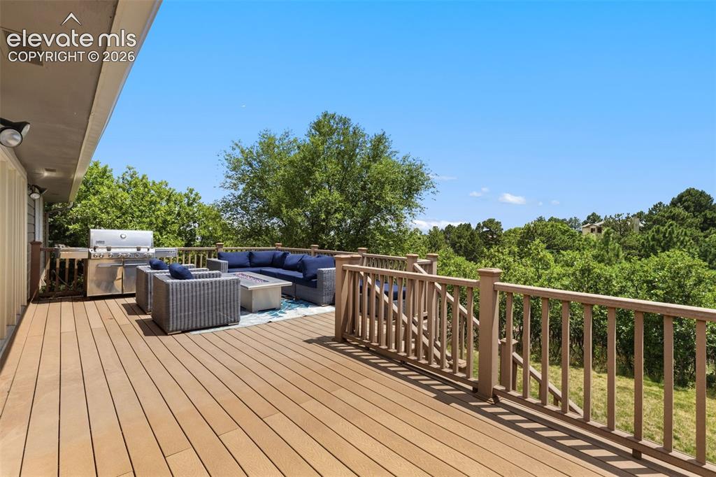 Image 36 of 44: Deck