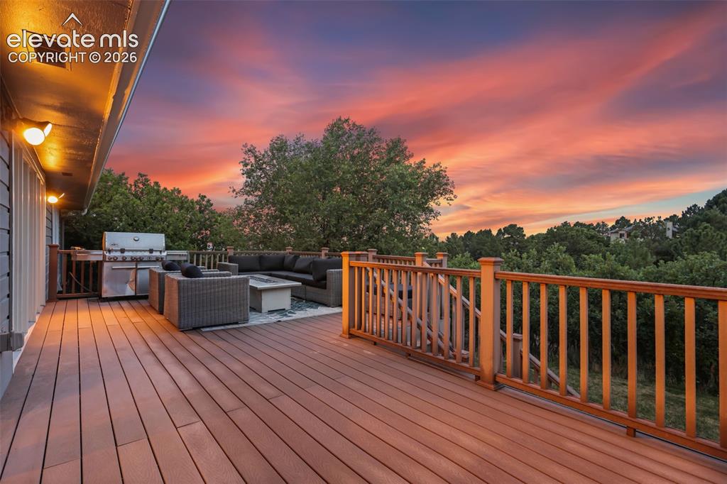 Image 4 of 44: Deck