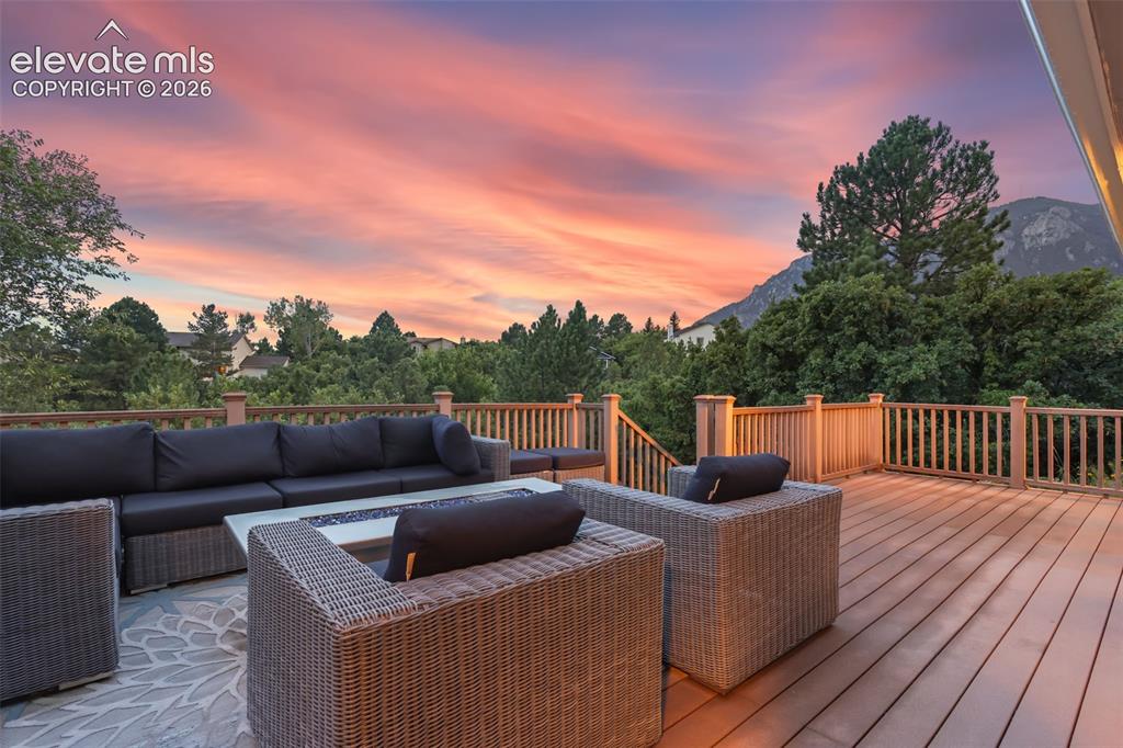 Image 5 of 44: Deck