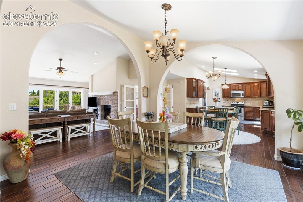 Image 7 of 44: Dining Room
