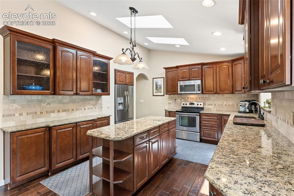Image 9 of 44: Kitchen