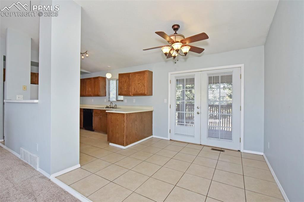 Image 8 of 23: Kitchen