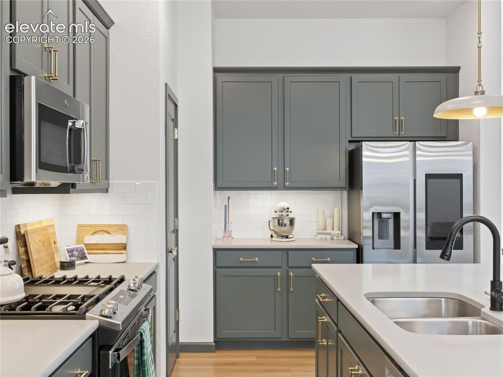 Image 14 of 35: Kitchen