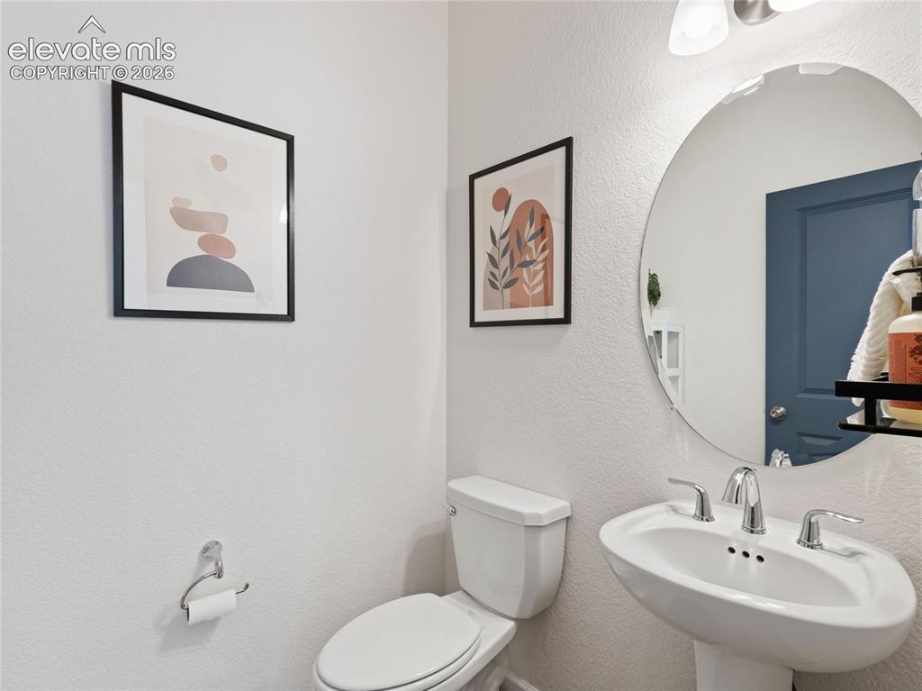 Image 15 of 35: Half bath on main level