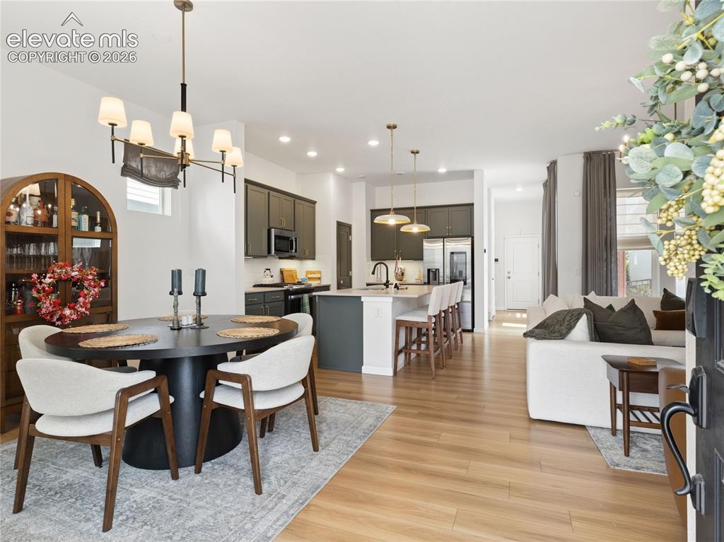 Image 4 of 35: Dining Area
