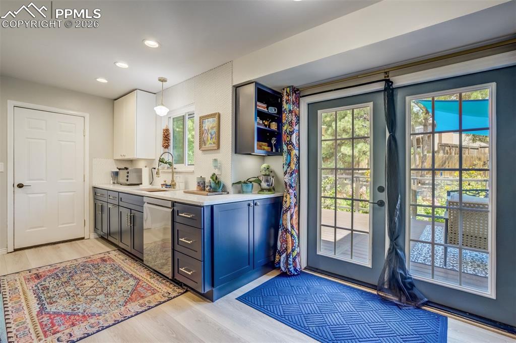 Image 12 of 49: Kitchen