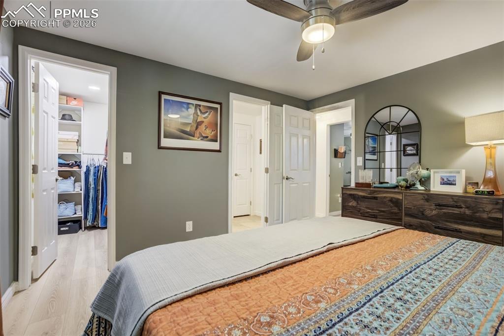 Image 18 of 49: Bedroom