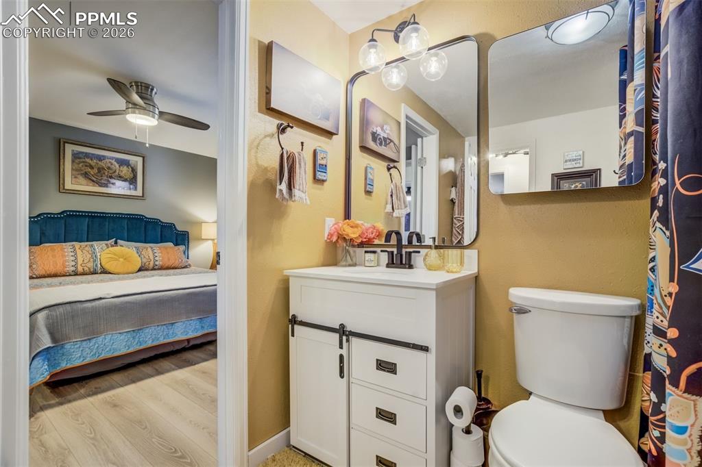 Image 20 of 49: Bathroom