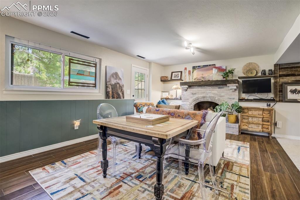 Image 25 of 49: Dining Area