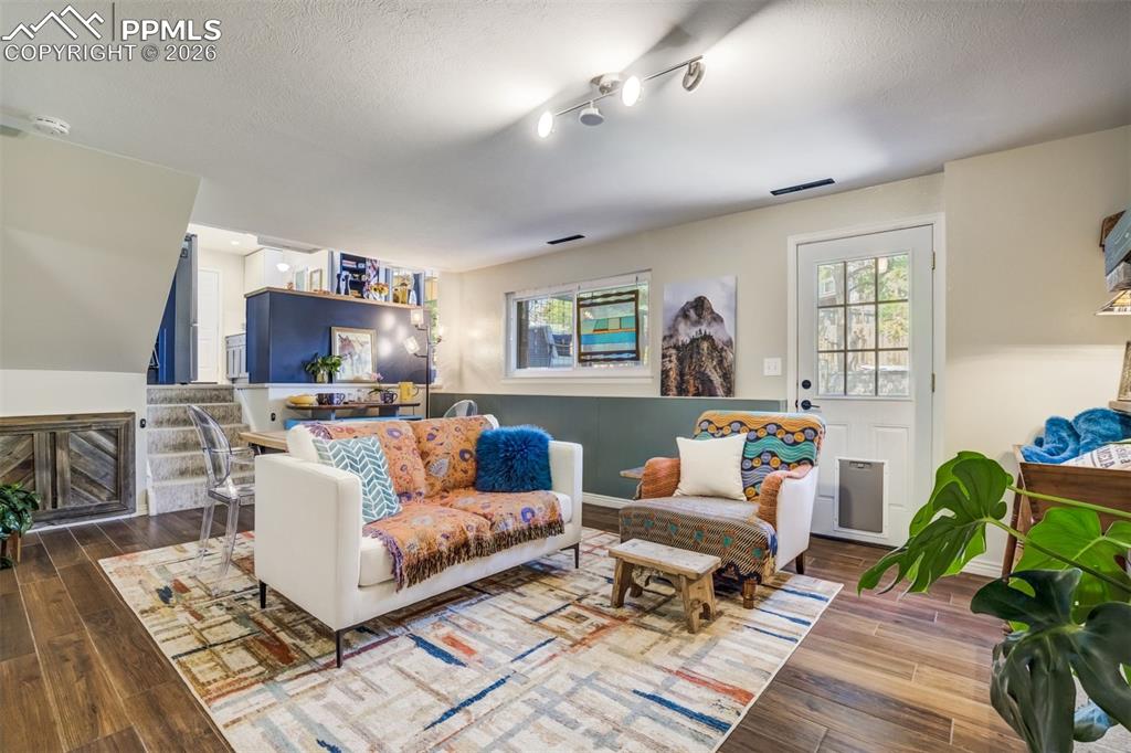 Image 26 of 49: Living Room