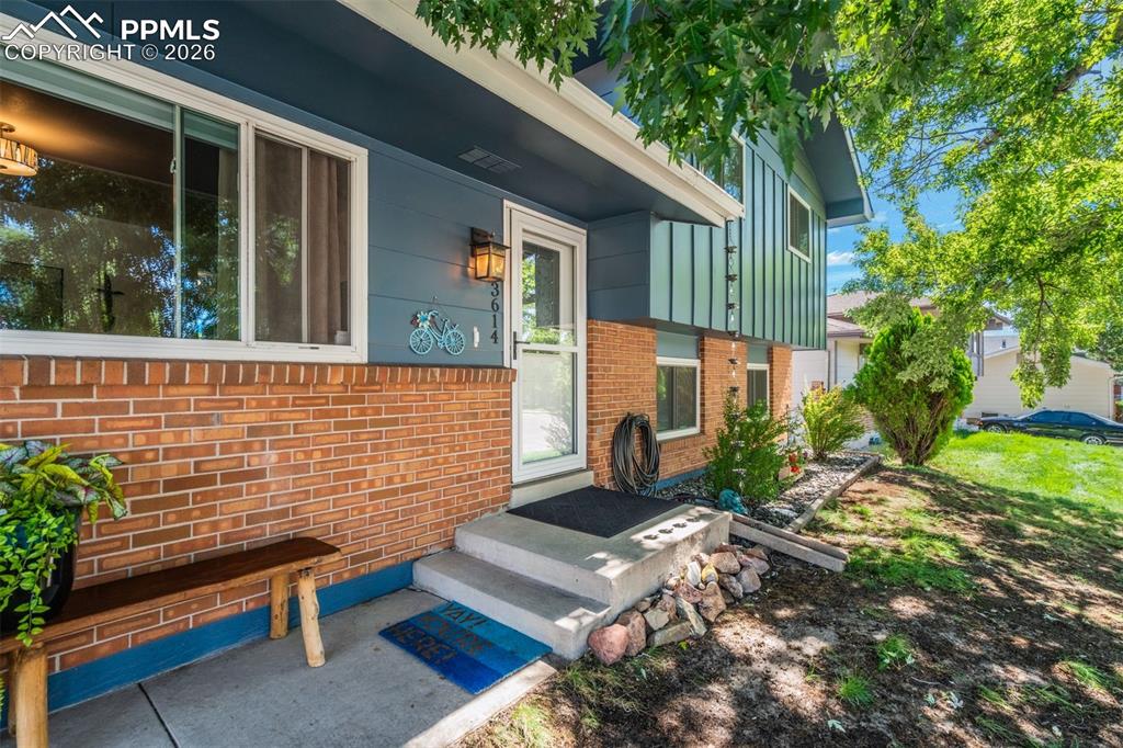 Image 8 of 49: Entry