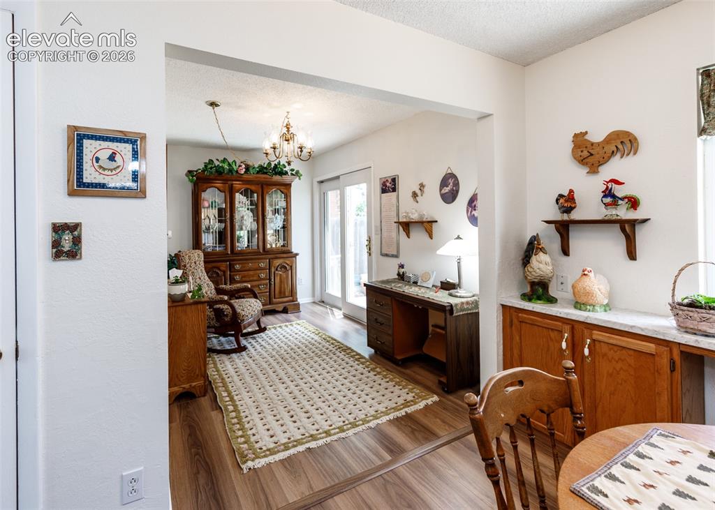 Image 11 of 49: Dining Area