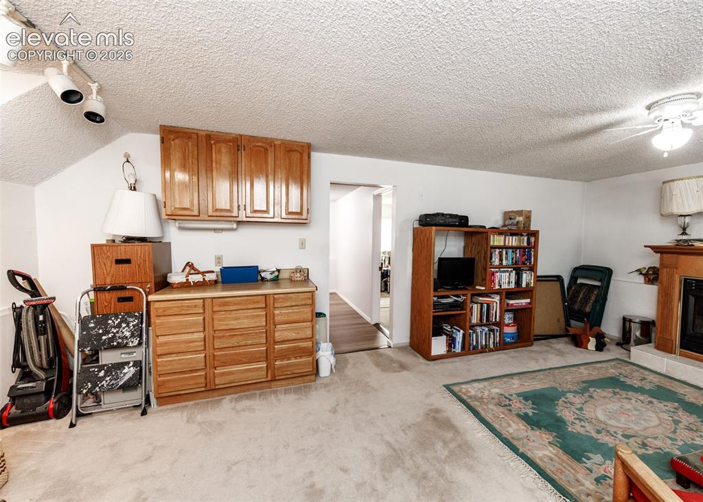 Image 32 of 49: Family Room