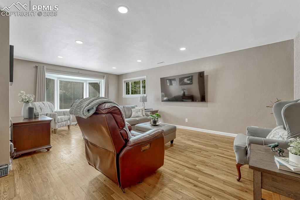 Image 10 of 50: Living Room