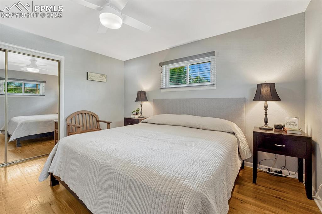 Image 19 of 50: Bedroom