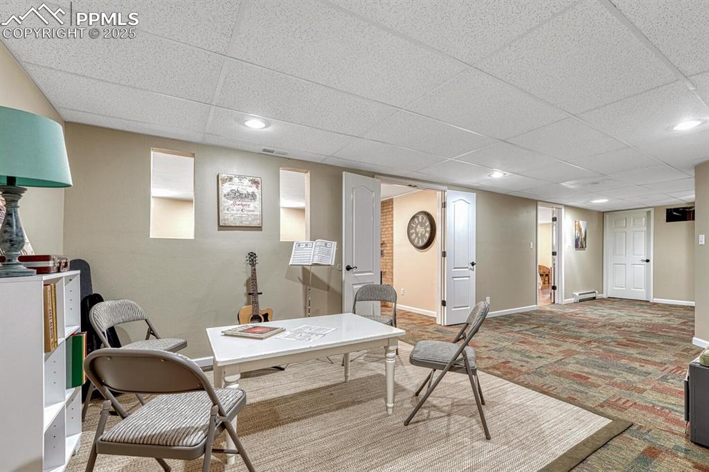 Image 30 of 50: Office