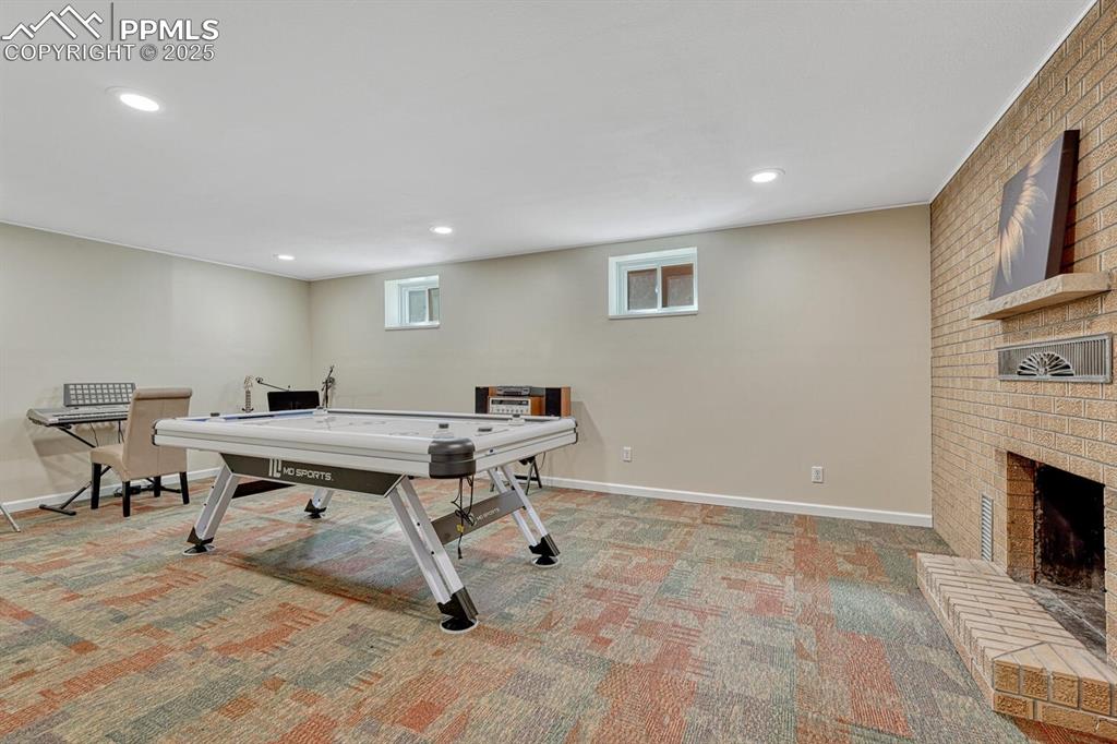 Image 31 of 50: Family room with gas fireplace