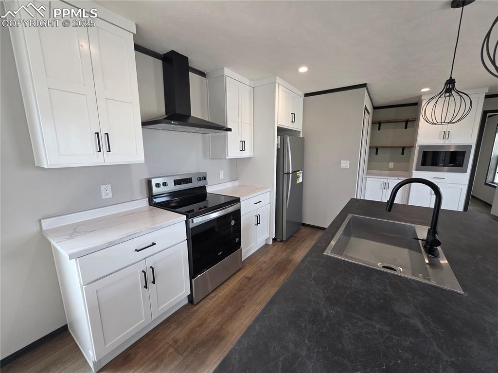 Image 11 of 30: Kitchen - Photo of  Model