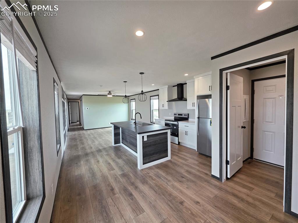 Image 12 of 30: Kitchen - Photo of  Model