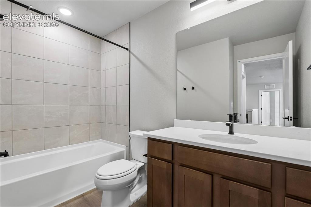 Image 13 of 22: Bathroom