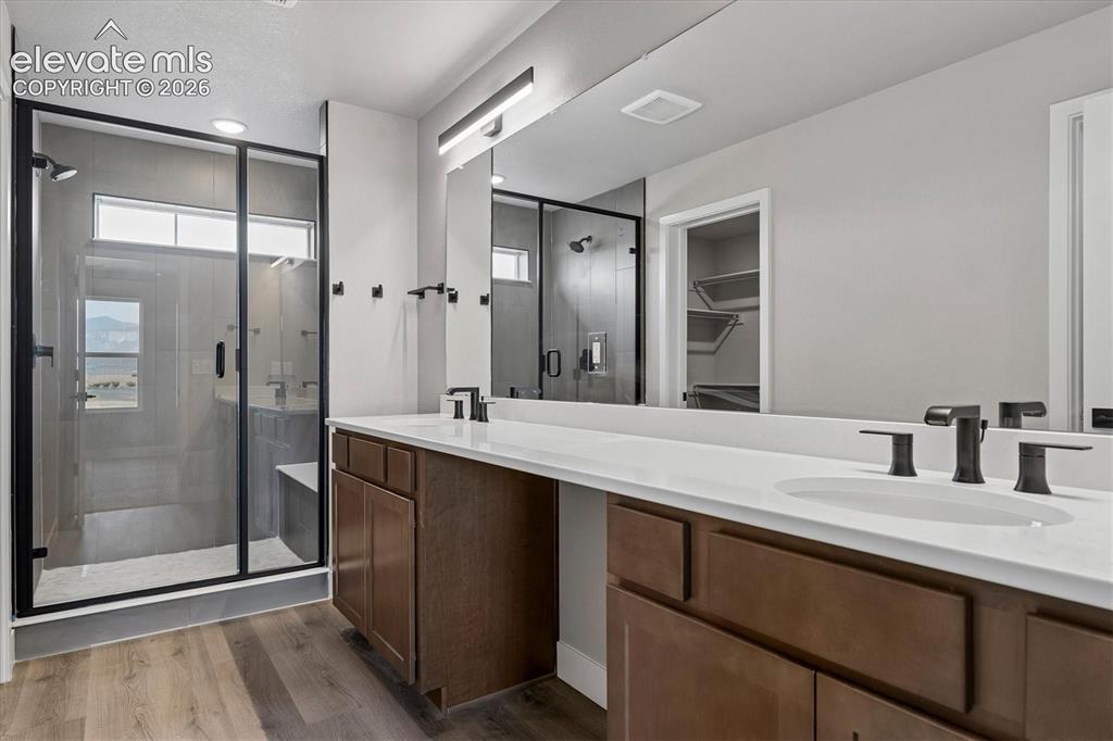 Image 16 of 22: Bathroom