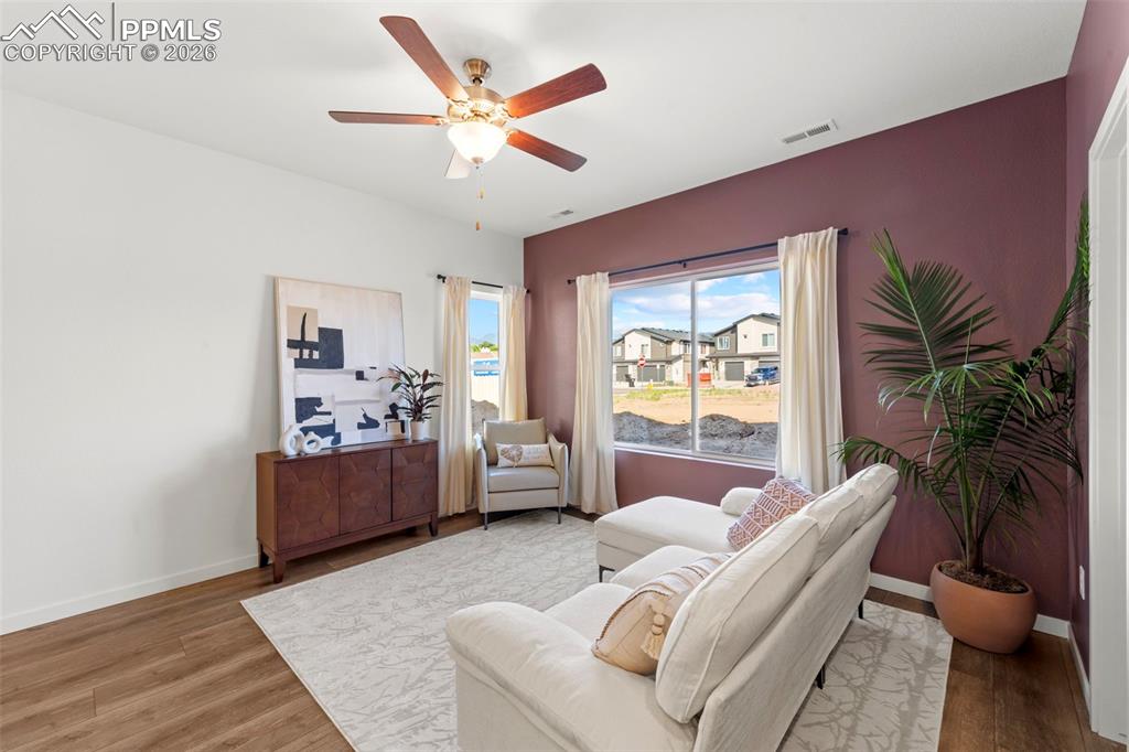 Image 5 of 18: Living Room