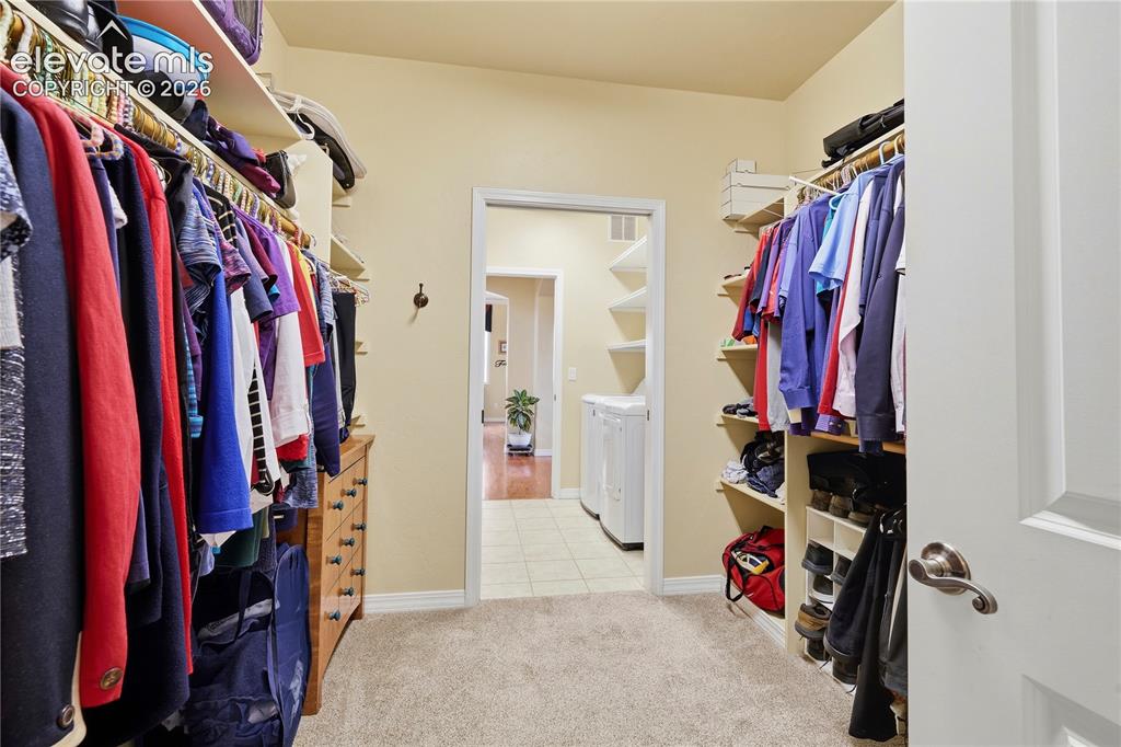 Image 20 of 50: Closet