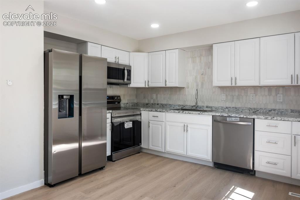 Image 2 of 28: Kitchen