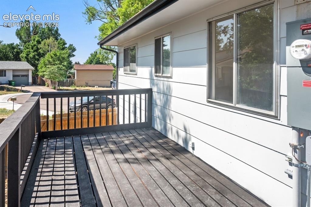Image 23 of 28: Deck