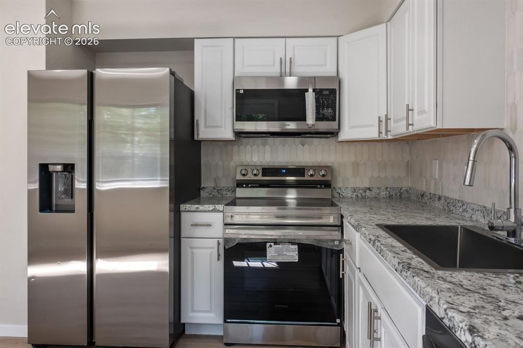 Image 3 of 28: Kitchen