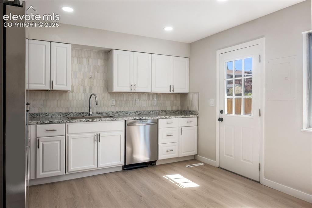 Image 4 of 28: Kitchen