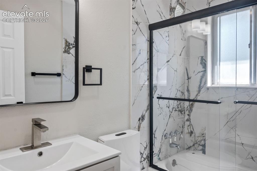 Image 8 of 28: Bathroom