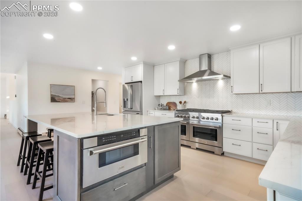 Image 13 of 50: Kitchen