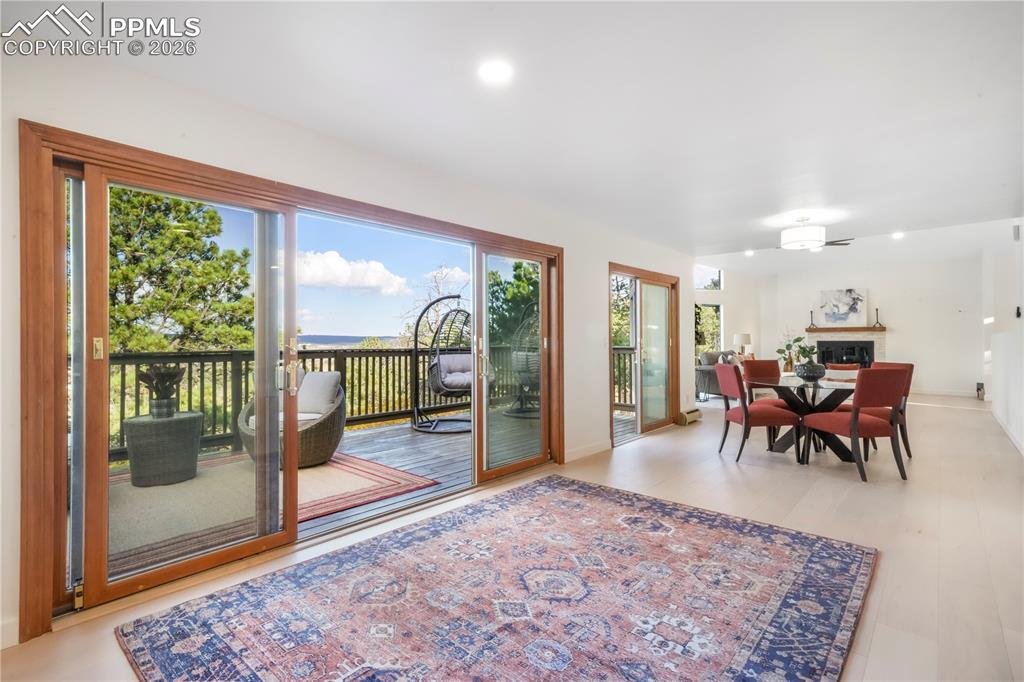 Image 20 of 50: Dining Area