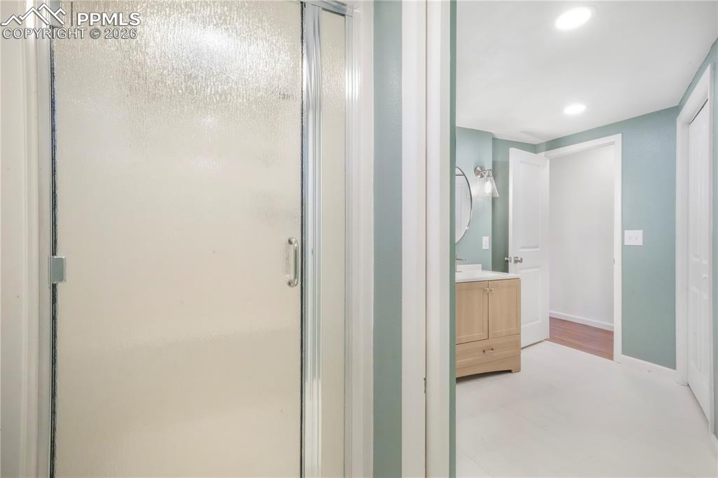 Image 42 of 50: Bathroom