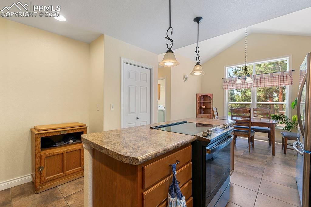 Image 16 of 41: Kitchen