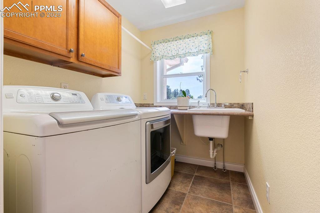 Image 20 of 41: Laundry