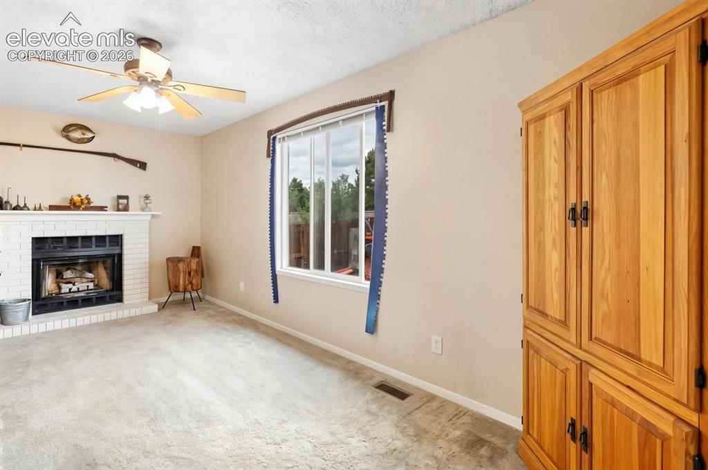 Image 11 of 28: Family Room