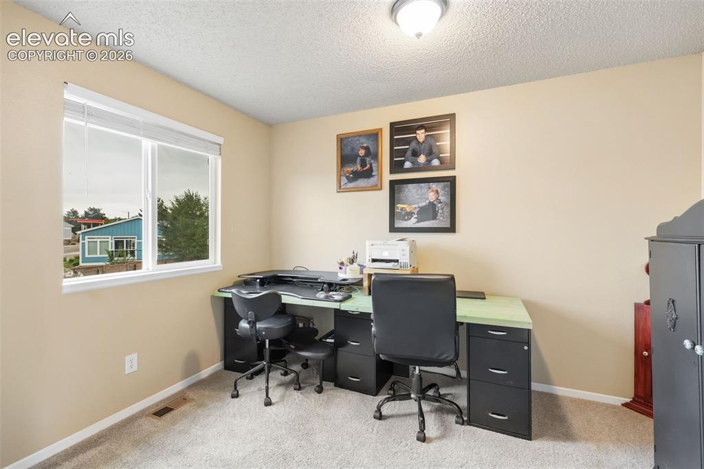 Image 17 of 28: Third bedroom